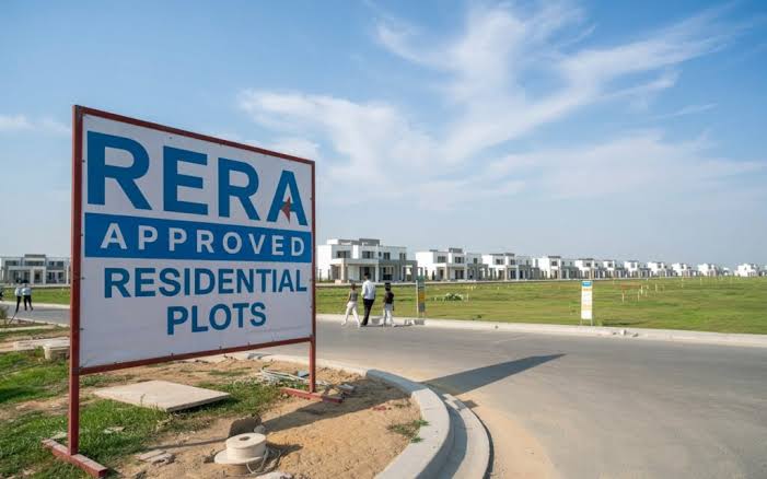 Plots in Lucknow
